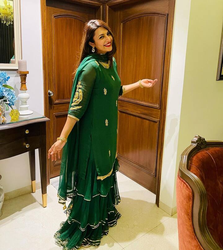 दिव्यांका त्रिपाठी ने अपने करियर की शुरुआत बनूं मैं तेरी दुल्हन सीरियल से की थी. और आज उनका सफर खतरों के खिलाड़ी तक जा पहुंचा है. इन सालों में दिव्यांका ने खूब काम किया और इसी की बदौलत आज वो लग्जरी लाइफ जी रही हैं. (फोटो – सोशल मीडिया)