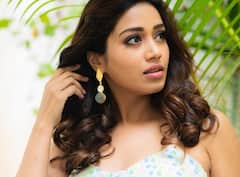 Nivetha Pethuraj Photos: లేతాకుపచ్చ ఫ్రాక్‌లో మెరిసిపోతున్న పాగల్ బ్యూటీ