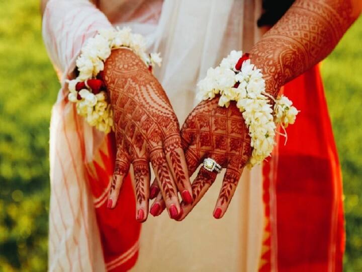 Dark Mehendi Tips Follow these tips to Get Dark Mehendi on Your Wedding Day Dark Mehendi Tips: आपकी भी जल्द होने वाली है शादी? इन टिप्स को अपनाकर  गाढ़ा करें मेहंदी का रंग