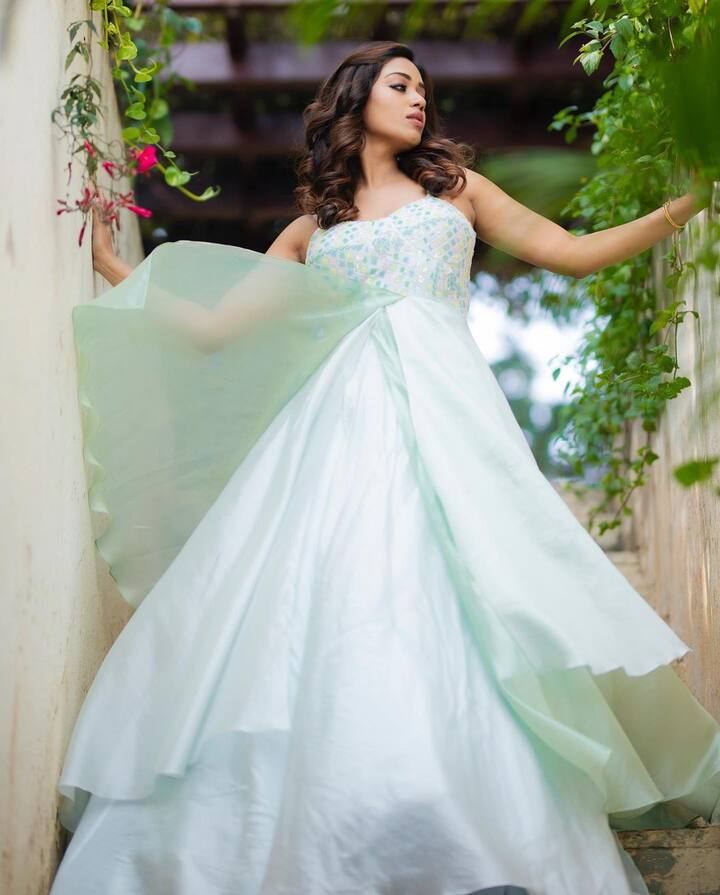 2015లో మిస్ ఇండియా యూఎఇ గెలుచుకుని గ్లామర్ ఇండస్ట్రీకి పరిచయం అయింది. (Image credit: Nivetha pethuraj/Instagram)