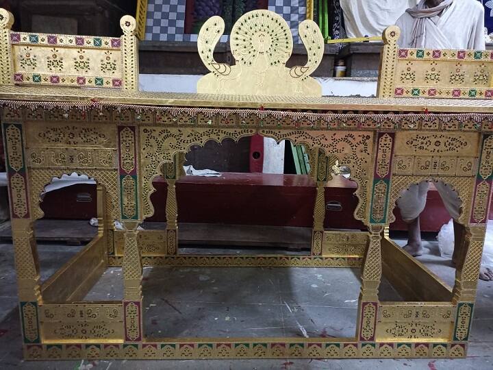 Shrinathji Temple: Know why Hyderabad devotee presented a golden bungalow to Shrinathji temple in Rajasthan? ann Shrinathji Temple: राजस्थान के श्रीनाथजी मंदिर में हैदराबाद के वैष्णव ने भेंट किया सोने का बंगला, जानें- क्या है इसके पीछे का कारण?