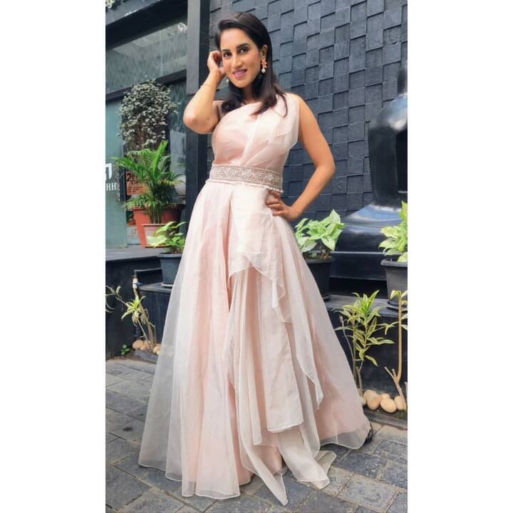 अभिनेत्री स्मिता गोंदकर ही आपल्या फोटोशूटमुळे सोशल मीडियात नेहमीच चर्चेत असते. (photo: smita.gondkar/ig)