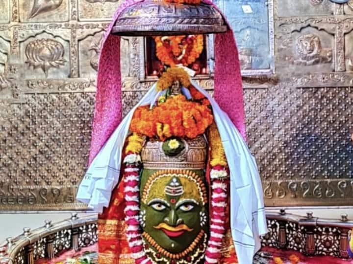 Ujjain Madhya Pradesh Mahakal Temple Management Committee issued new guideline touching Shivling from December 6 entry sanctorum temple start ANN Mahakal Temple Ujjain: इस दिन से गर्भगृह में प्रवेश शुरू, 21 माह बाद कर पाएंगे शिवलिंग स्पर्श, जानिए नई गाइडलाइन