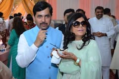 Politicians Love Story: किसी को बस तो किसी को प्लेन में हुआ प्यार, बेहद रोचक है इन नेताओं की प्रेम कहानी