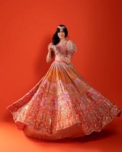 Adah Sharma: అదాశర్మ వెరైటీ ఫోజులు.. ఫ్యాన్స్ ఫన్నీ కామెంట్స్.. 