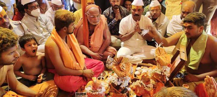 जेजुरी गडावर खंडेरायाच्या चंपाशष्ठी उत्सवाला अर्थात देवदीवाळीला आजपासून सुरुवात झाली आहे. (Photo Credit - Manoj Shinde)