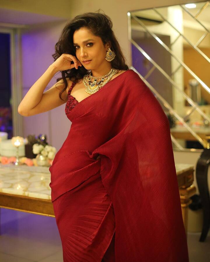 প্রসঙ্গত, শুধু ছোট পর্দাতেই নিজেকে আটকে রাখেননি অঙ্কিতা লোখান্ডে। তাঁকে দেখা গিয়েছিল কঙ্গনা রানাউতের 'মণিকর্নিকা' ছবিতে। এছাড়াও 'বাঘি ৩'-এ অভিনয় করেন তিনি। ছবি সৌজন্য: অঙ্কিতা লোখান্ডের ইনস্টাগ্রাম।