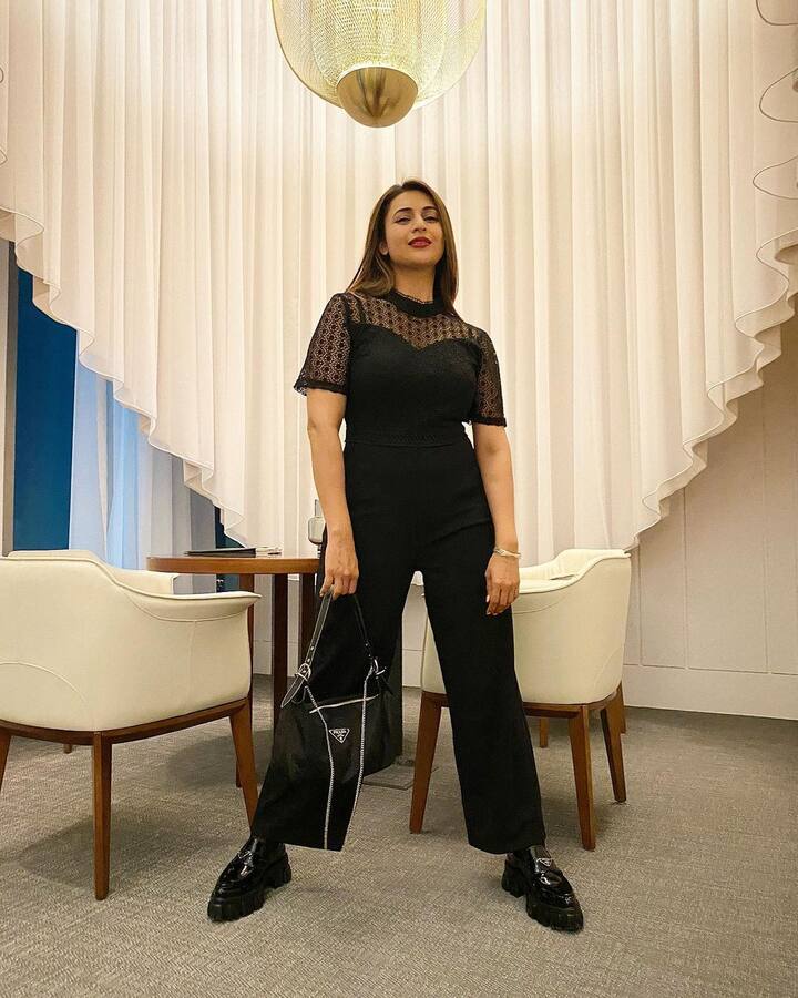 दिव्यांका त्रिपाठी टेलीविजन इंडस्ट्री का जाना माना नाम हैं. अगर बात करें उनके लाइफस्टाइल की तो मुंबई में उनका आलीशान घर हैं जिसमें वो ठाठ से पति विवेक दहिया के साथ रहती हैं. (फोटो – सोशल मीडिया)