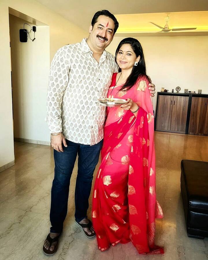 आज त्यांच्या लग्नाच्या वाढदिवसाच्या निमित्ताने श्वेताने हे खास फोटो शेअर करत संदीपला शुभेच्छा दिल्या आहेत.  (photo: shwetashinde_official/ig)