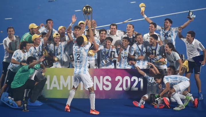 डोमेने ने 10वें, 25वें और 50वें मिनट में तीन पेनल्टी कार्नर को गोल बदले जबकि फ्रेंको अगोस्टिनि (60वें) ने अंतिम हूटर से कुछ ही सेकेंड पहले मैदानी गोलकर के अर्जेंटीना को इस टूर्नामेंट का दूसरा खिताब दिलाया. जर्मनी के लिए जूलियस हायनर (36वें) और मास पफंड्ट (47वें) ने गोल किए. अर्जेंटीना ने इससे पहले 2005 में रॉटरडम में ऑस्ट्रेलिया को 2-1 से हराकर इस खिताब को जीता था.