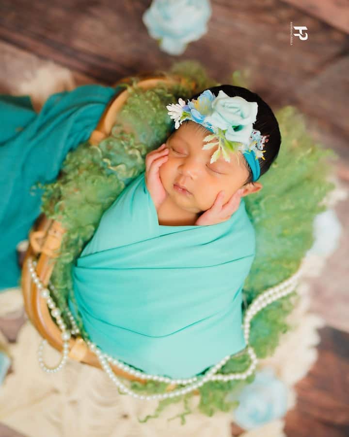 ముద్దులొలికే ఆ పాపకి నిష్కా శెట్టి అని పేరు పెట్టారు. (Image credit: Chaithra rai/Instagram)