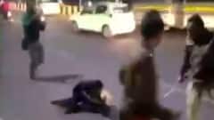 लखनऊ में पुलिस के लाठीचार्ज के खिलाफ प्रदर्शन, जानिए पूरा मामला