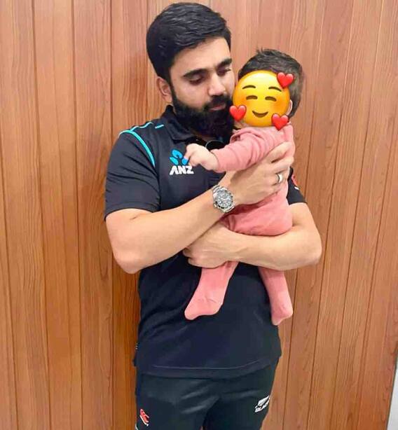 આ છે એજાઝ પટેલની પત્નિ નિલોફર અને પુત્ર