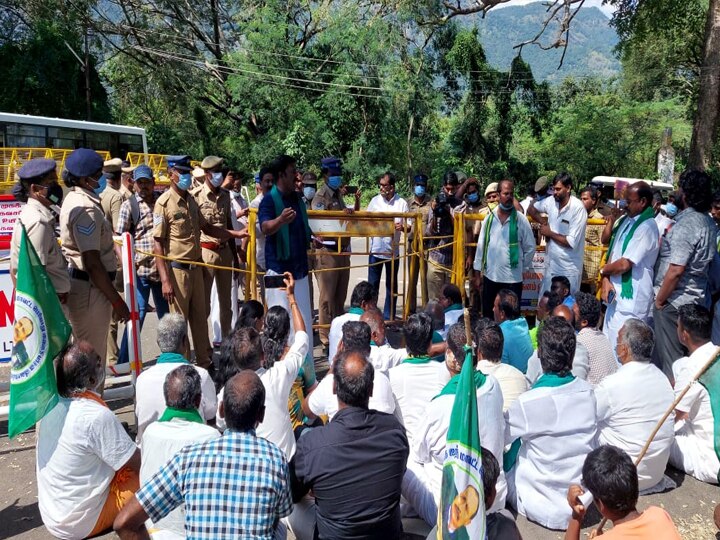 கேரள அரசை கண்டித்து விவசாய சங்கத்தினர் தர்ணா - இருமாநில எல்லையில் போக்குவரத்து பாதிப்பு