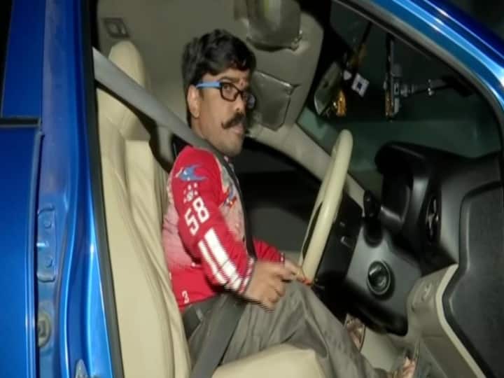 Hyderabad man becomes India's first dwarf to obtain a driving licence இந்தியாவில் ஓட்டுநர் உரிமம் பெற்ற முதல் குள்ள மனிதர் - சாதனை படைத்த ஷிவ்பால்..!