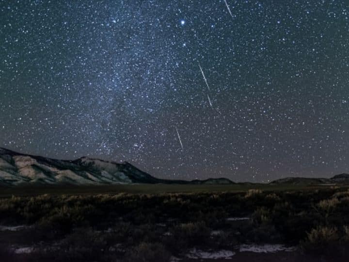 Here's Your December 2021 Celestial Events Calendar! Watch Meteor Showers, Comet Leonard & More