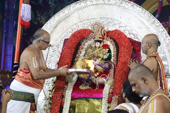 Tiruchanoor Temple: సూర్యప్రభ వాహనంపై సిరుల‌త‌ల్లి పద్మావతి.. భక్తులకు కన్నుల పండుగ