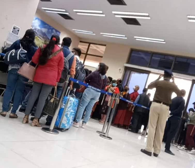 Gaya Airport News: ऐसी लापरवाही से बढ़ सकता है ओमिक्रोन का खतरा, गया अंतरराष्ट्रीय एयरपोर्ट पर दिखी चूक