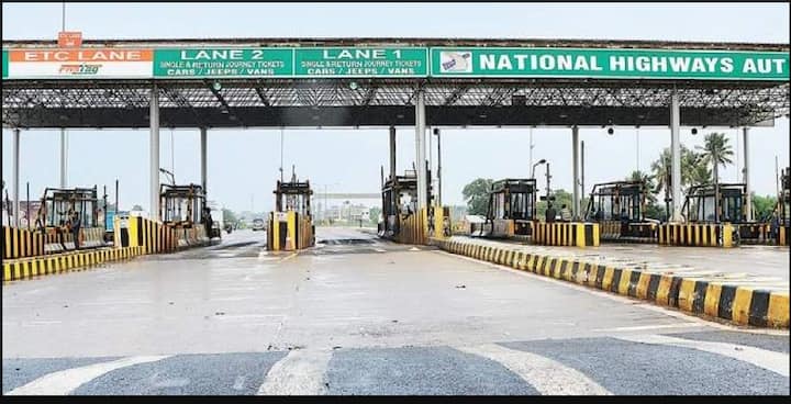 आरएफआईडी प्रणाली यह सुनिश्चित करती है कि कमर्शियल वाहन कैश लैस मोड में आरएफआईडी टैग के जरिए टोल टैक्स और ईसीसी का भुगतान करके शहर में प्रवेश कर सकें. दरअसल आरएफआईडी टैग वाहनों की विंडशील्ड पर लगाया जाता है और हर बार जब यह टोल प्लाजा को पार करता है, तो पैसा अपने आप कट जाता है. (Photo Abp)