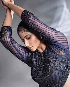 PHOTO: सईच्या ग्लॅमरस अदा, चाहते झाले फिदा