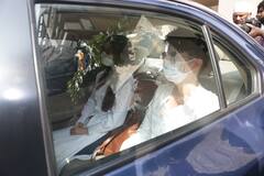 Vicky Kaushal-Katrina Kaif Wedding:  वेडिंग वेन्यू के लिए रवाना हुआ Katrina Kaif का परिवार, देखें तस्वीरें