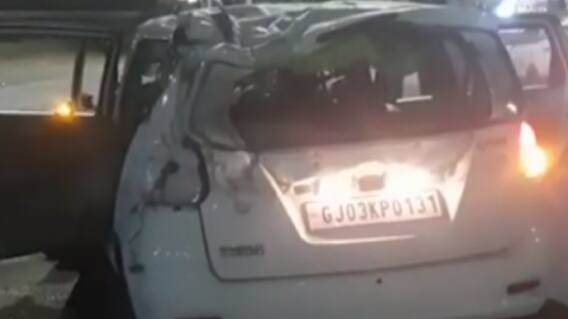 રાજકોટ: નબીરાઓ કાર ડિવાઈડર પર ચઢાવી, જુઓ ગુજરાતી ન્યુઝ