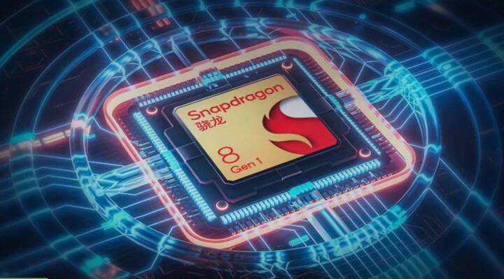 ਪ੍ਰੋਸੈਸਰ ਅਤੇ ਡਿਸਪਲੇਅ: Edge X30 ਦਾ TENAA ਸਰਟੀਫਿਕੇਸ਼ਨ ਸੁਝਾਅ ਦਿੰਦਾ ਹੈ ਕਿ ਇਹ ਸਮਾਰਟਫੋਨ 6.67-ਇੰਚ OLED FHD+ ਡਿਸਪਲੇਅ ਨਾਲ ਲੈਸ ਹੋਣ ਜਾ ਰਿਹਾ ਹੈ। ਉਮੀਦ ਕੀਤੀ ਜਾ ਰਹੀ ਹੈ ਕਿ ਇਸ ਸਮਾਰਟਫੋਨ ਨੂੰ 6GB, 8 GB, 12 GB, 16 GB ਰੈਮ ਤੇ 64 GB, 128 GB, 256 GB, 512 GB ਸਟੋਰੇਜ ਵਿਕਲਪਾਂ ਦੇ ਨਾਲ ਮਾਰਕੀਟ ਵਿੱਚ ਲਾਂਚ ਕੀਤਾ ਜਾ ਸਕਦਾ ਹੈ, ਜਿਸ ਵਿੱਚੋਂ ਉਪਭੋਗਤਾ ਆਪਣੇ ਅਨੁਸਾਰ ਵਿਕਲਪ ਚੁਣ ਸਕਦੇ ਹਨ। ਇਹ ਸਮਾਰਟਫੋਨ UX 3.0 ਬੇਸਡ ਹੋਵੇਗਾ ਜੋ ਕਿ ਐਂਡ੍ਰਾਇਡ 11 ਜਾਂ 12 OS ਦੇ ਨਾਲ ਬਾਜ਼ਾਰ 'ਚ ਲਾਂਚ ਹੋਵੇਗਾ। ਕੰਪਨੀ ਨੇ ਪੁਸ਼ਟੀ ਕੀਤੀ ਹੈ ਕਿ Edge X30 ਦੀ ਵਿਕਰੀ ਘਰੇਲੂ ਬਾਜ਼ਾਰ 'ਚ 15 ਦਸੰਬਰ ਤੋਂ ਸ਼ੁਰੂ ਹੋਵੇਗੀ।