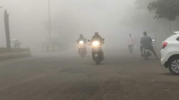 UP Weather Report: यूपी में न्यूनतम पारा 10 डिग्री के नीचे पहुंचा. कोहरे ने बढ़ाई लोगों की परेशानी