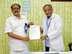 தஞ்சையில் உடல் தானம் செய்த விஜய் மக்கள் இயக்க நிர்வாகி - நெகிழ்சியில் மருத்துவர்கள்...!