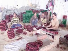 UP Election 2022: चूड़ियों के शहर फिरोजाबाद से ग्राउंड रिपोर्ट, जानिए किस बात से नाराज हैं चूड़ी मजदूर