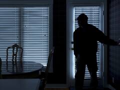 பூசாரி பூஜை செய்த பலே திருடன்! நகை, பணம் அபேஸ்! போலீசார் தேடுதல் வேட்டை!