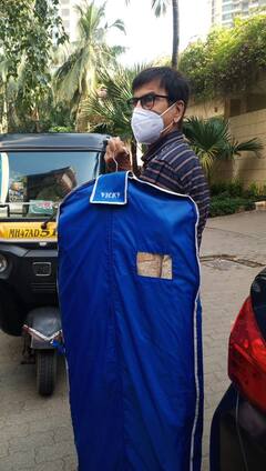 Vicky Katrina Wedding: शादी से पहले घर पर दूल्हा बने विक्की कौशल, घर पहुंचा शादी का जोड़ा, शेरवानी का किया ट्रायल