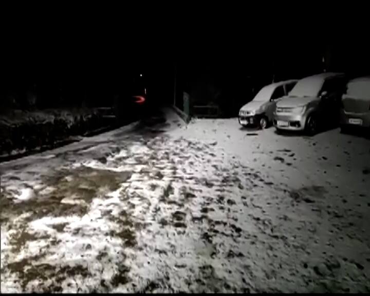 সাধারণত উত্তর ভারতে শীত পড়ার পরই ধীরে ধীরে ঠাণ্ডা পড়তে শুরু করে উত্তর পূর্ব এবং পূর্ব ভারতের রাজ্যগুলিতে। আপাতত জাঁকিয়ে শীতের অপেক্ষায় বঙ্গবাসী।