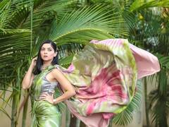 In Pics : अप्सरेचं घायाळ करणारं सौंदर्य; साडीमधलं सोनालीचं क्लासी फोटोशूट!