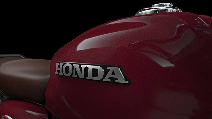 Honda H'ness CB350 एनिवर्सरी एडिशन में 349 cc, सिंगल-सिलेंडर, एयर-कूल्ड इंजन दिया गया है, यह इंजन इसके ऑरिजनल वर्जन में भी है.