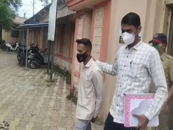 Shiv Sena Party worker plots to shoot himself; arrested by police in Palghar शिवसेना पदाधिकाऱ्याने रचला स्वतःवरच गोळीबाराचा कट; पोलिसांनी ठोकल्या बेड्या