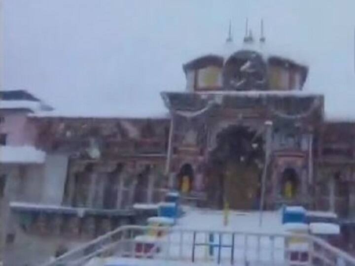Heavy Snowfall in Badrinath Dham Uttarakhand Snowfall in Badrinath Dham: उत्तराखंड के बद्रीनाथ में जमकर बर्फबारी, जम गई बर्फ की मोटी परतें