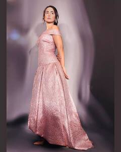 Hina Khan: बार्बी डॉल, हिनाचा हटके पिंक ड्रेस पाहिलात का?