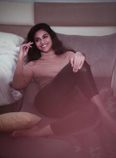 Actress induja clicks : கொரோனா கண்ணால கொல்ல பார்க்கும் இந்துஜா... இன்ஸ்டா க்ளிக்ஸ்..