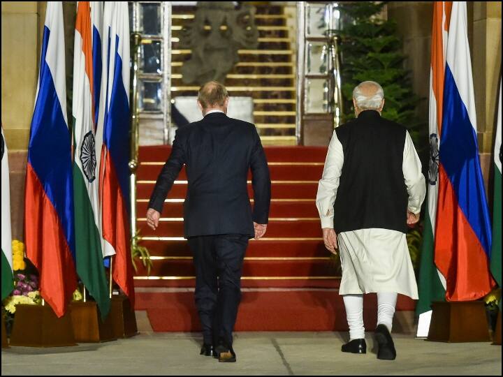 रणनीतिक महत्व के मुद्दों पर व्यापक चर्चा करने के लक्ष्य से भारत और रूस के विदेश एवं रक्षा मंत्रियों की पहली ‘टू प्लस टू’वार्ता के कुछ घंटों बाद यह शिखर वार्ता हुई. बैठक के लिए पुतिन एक संक्षिप्त यात्रा पर भारत आए हैं.