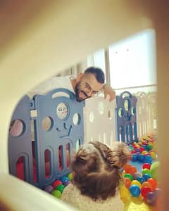 মেয়ে ভামিকার সঙ্গে কীভাবে সময় কাটাচ্ছেন বিরুষ্কা?