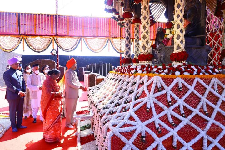 खासदार संभाजीराजेंनी देशाचे राष्ट्रपती रामनाथ कोविंद यांना महाराष्ट्राचं वैभव असलेल्या आणि स्वराज्याचा साक्षीदार असलेल्या रायगडाच्या भेटीसाठी येण्याचं निमंत्रण दिलं होतं.