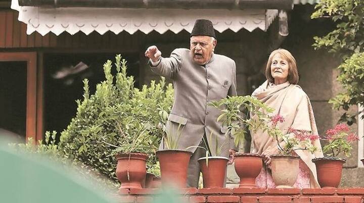 फारूक अब्दुल्ला जम्मू कश्मीर के मुख्यमंत्री रहे हैं. फारूक की पत्नी का नाम मौली अब्दुल्ला है. मौली ईसाई परिवार से हैं. दोनों की मुलाकात लंदन में हुई थी. 