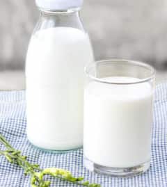 ਦੁੱਧ ਨਾਲ ਕਦੇ ਨਾ ਖਾਓ ਇਹ ਚੀਜ਼ਾਂ, ਨਹੀਂ ਤਾਂ ਪੈ ਸਕਦਾ ਪਛਤਾਉਣਾ