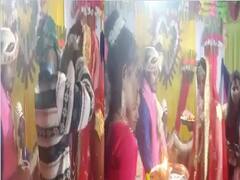 Viral News: जयमाल के बाद स्टेज पर खड़ी थी दुल्हन, बीच में प्रेमी ने आकर लड़की की भर दी सिंदूर से मांग, फिर हुआ ये