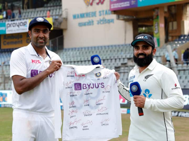 R Ashwin Gifts Signed Jersey To Ajaz Patel On Team's Behalf For 'Perfect 10' In Ind vs NZ Mumbai Test R Ashwin Gifts Signed Jersey To Ajaz Patel On Team's Behalf For 'Perfect 10' In Ind vs NZ Mumbai Test - See Pics
