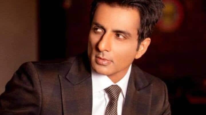 BMC send notice to Sonu Sood on Juhu building अभिनेता सोनू सूदला BMC ची नोटीस, सात दिवसांच्या आत पाऊले उचलली नाहीत तर, दिला कडक कारवाईचा इशारा