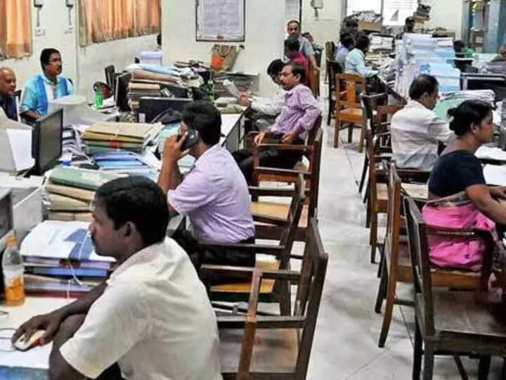 The Telangana government is working on adjusting the employees by the new districts Telangana Employees :  సొంత జిల్లాలకు ఉద్యోగుల బదిలీ..  కీలక ప్రక్రియ ప్రారంభించిన తెలంగాణ సర్కార్ !