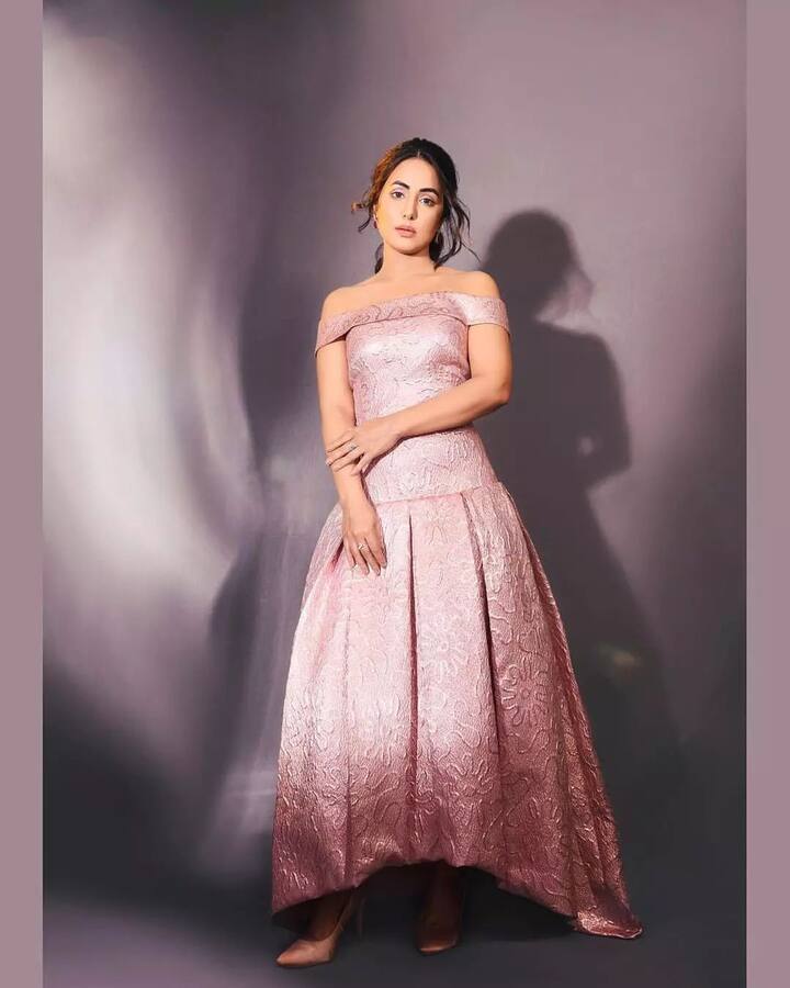 टीव्हीनंतर बॉलिवूडमध्ये छाप सोडणारी बिग बॉस फेम अभिनेत्री हिना खान पुन्हा एकदा सोशल मीडियावर वर्चस्व गाजवताना दिसत आहे. (Photo:@realhinakhan/IG)