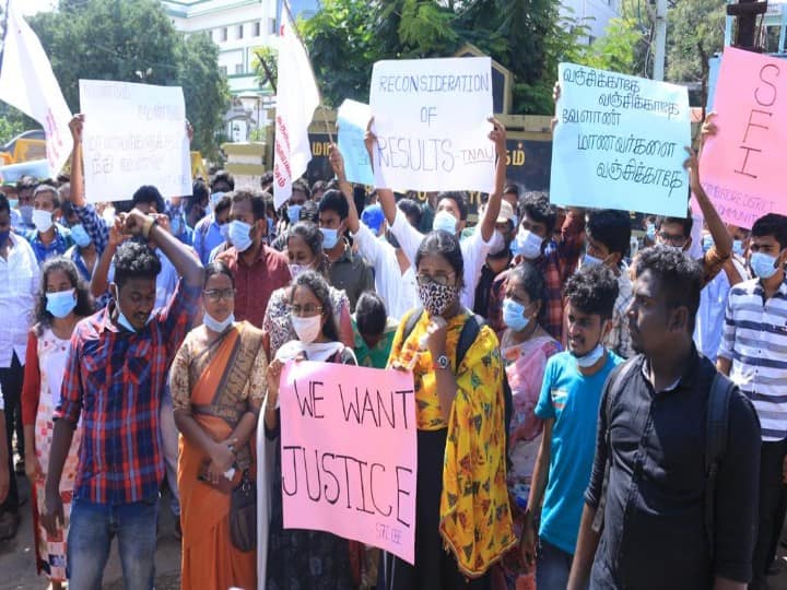 Agricultural University students struggle In connection with the failure of 80 percent of students in the exam அரியர் தேர்வில் 80 சதவீத மாணவர்கள் தோல்வி - வேளாண் பல்கலை கழக மாணவர்கள் போராட்டம்..!